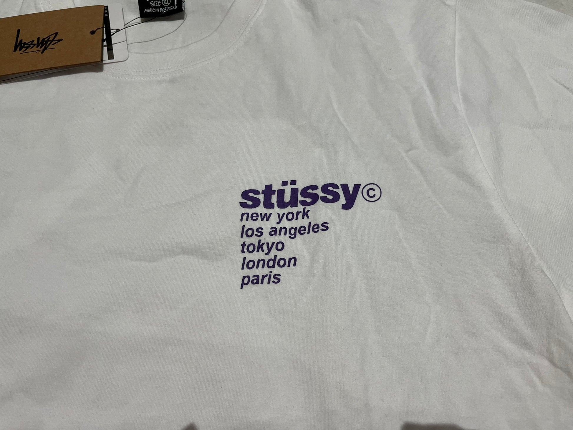 stussy-strawberry-tee-white-4-Drip Store Argentina