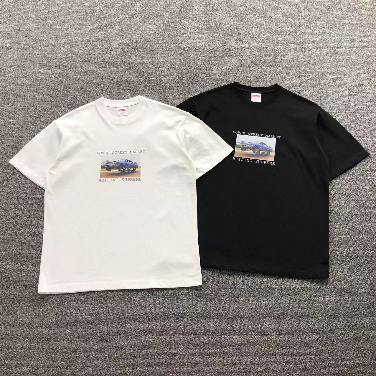 supreme-dover-street-market-beijing-exclusive-tee-black-4-Drip Store Argentina