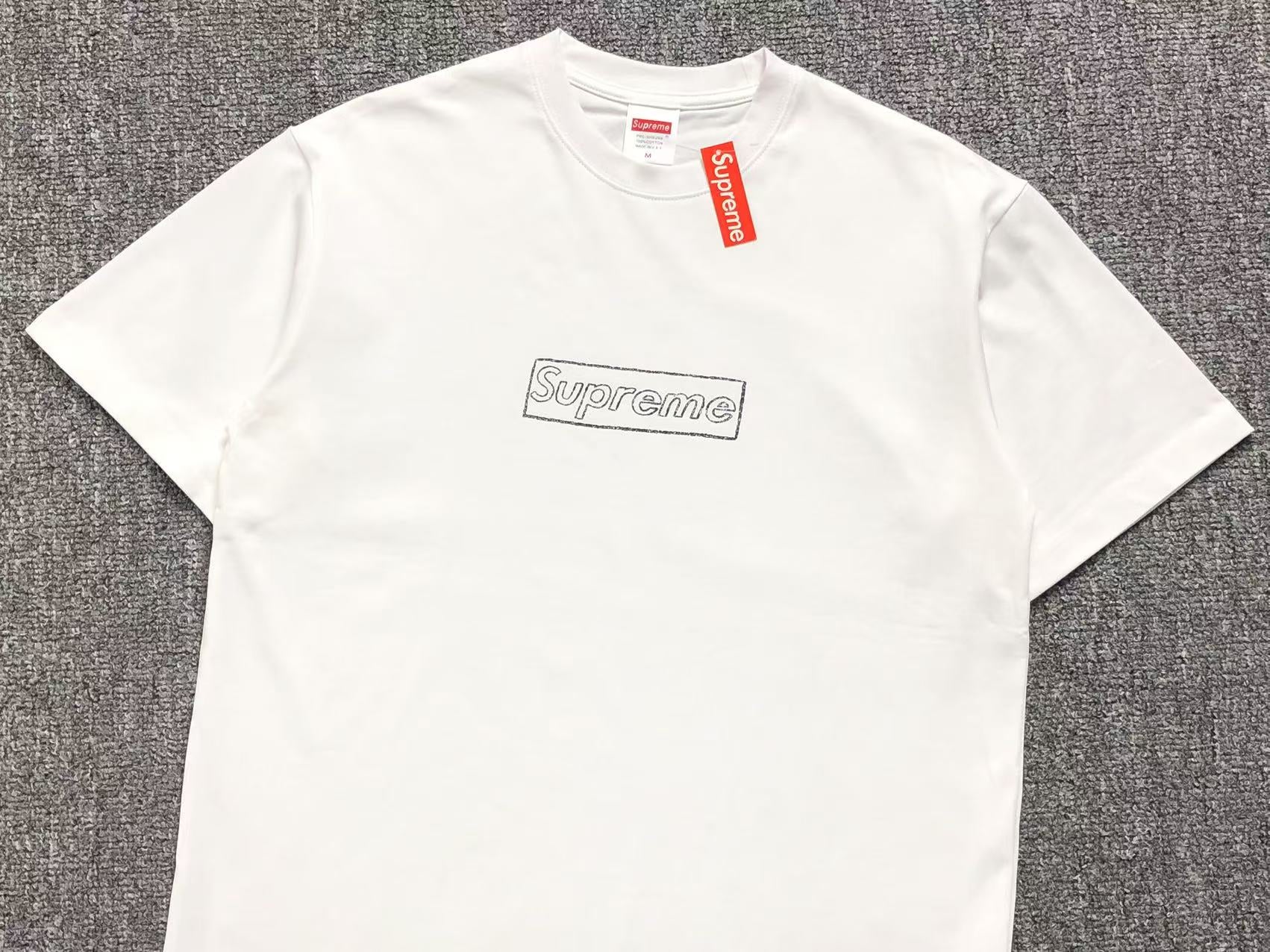 supreme-kaws-chalk-logo-tee-white-3-Drip Store Argentina