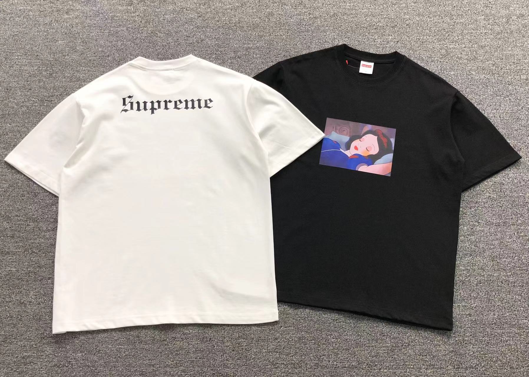 supreme-snow-white-tee-black-5-Drip Store Argentina