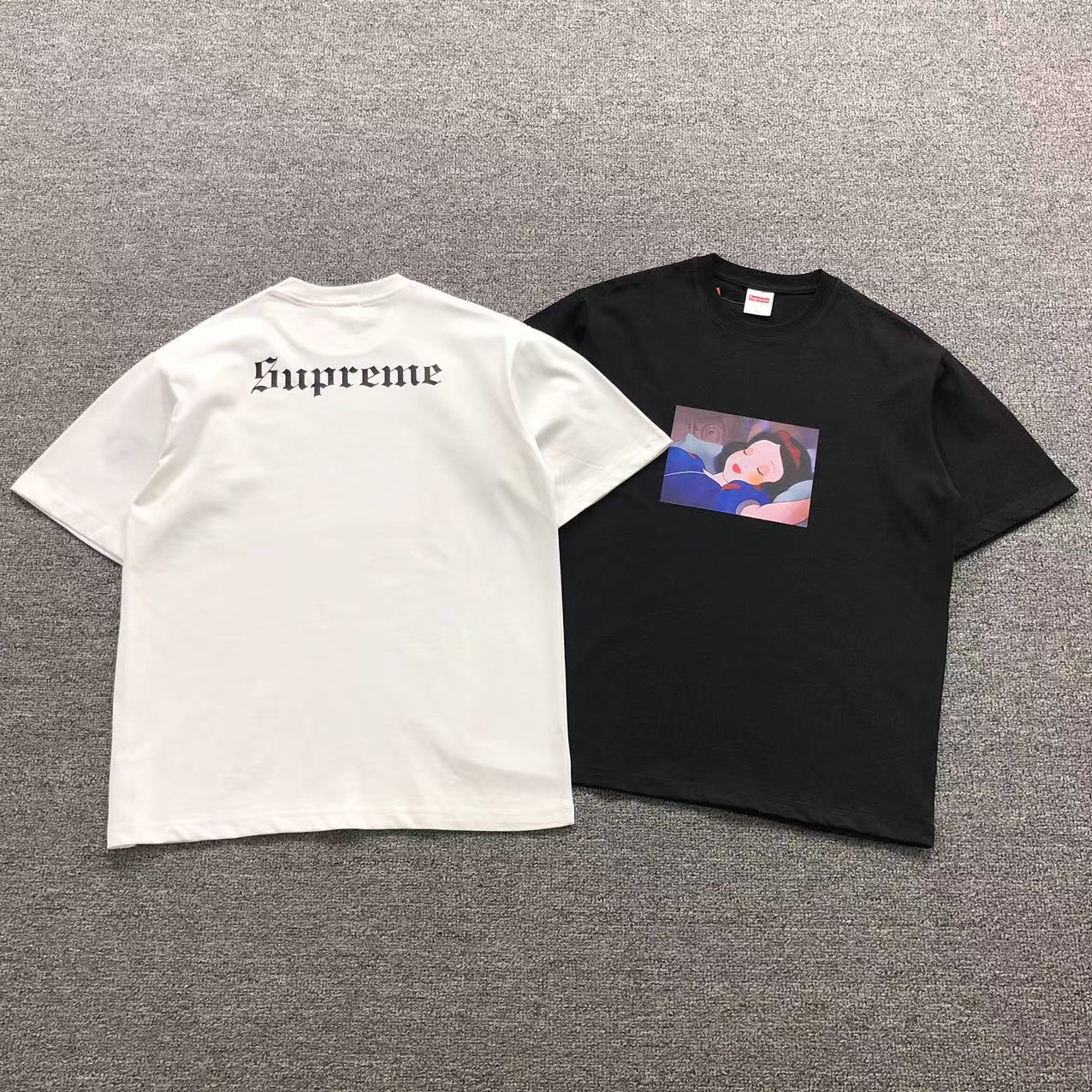 supreme-snow-white-tee-black-7-Drip Store Argentina