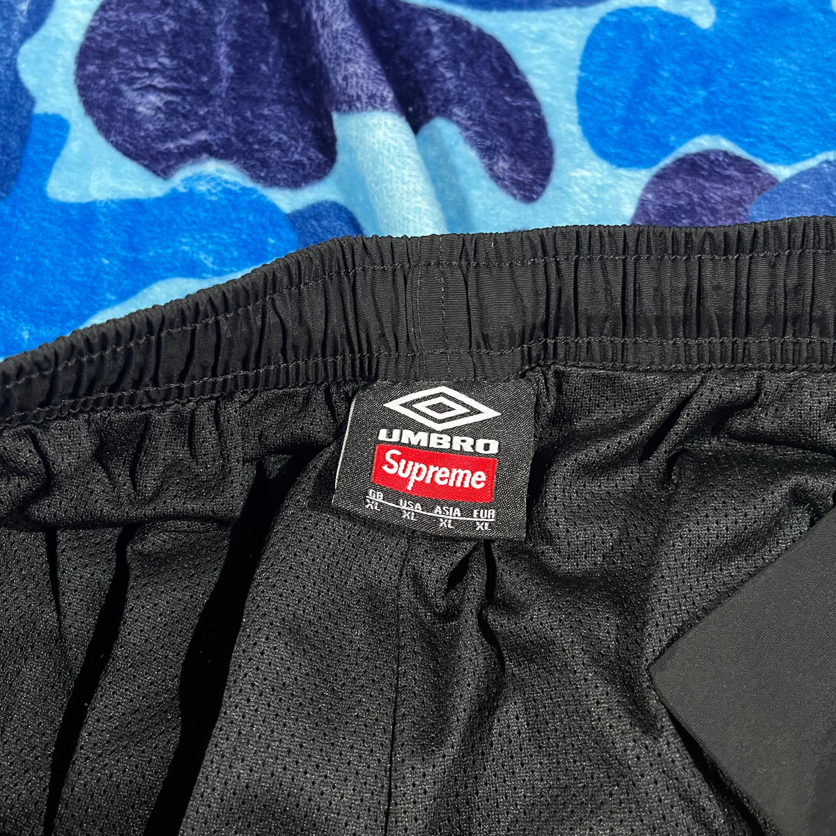 Conjunto Supreme X Umbro Negro L-XL