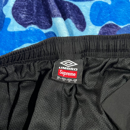 Conjunto Supreme X Umbro Negro L-XL