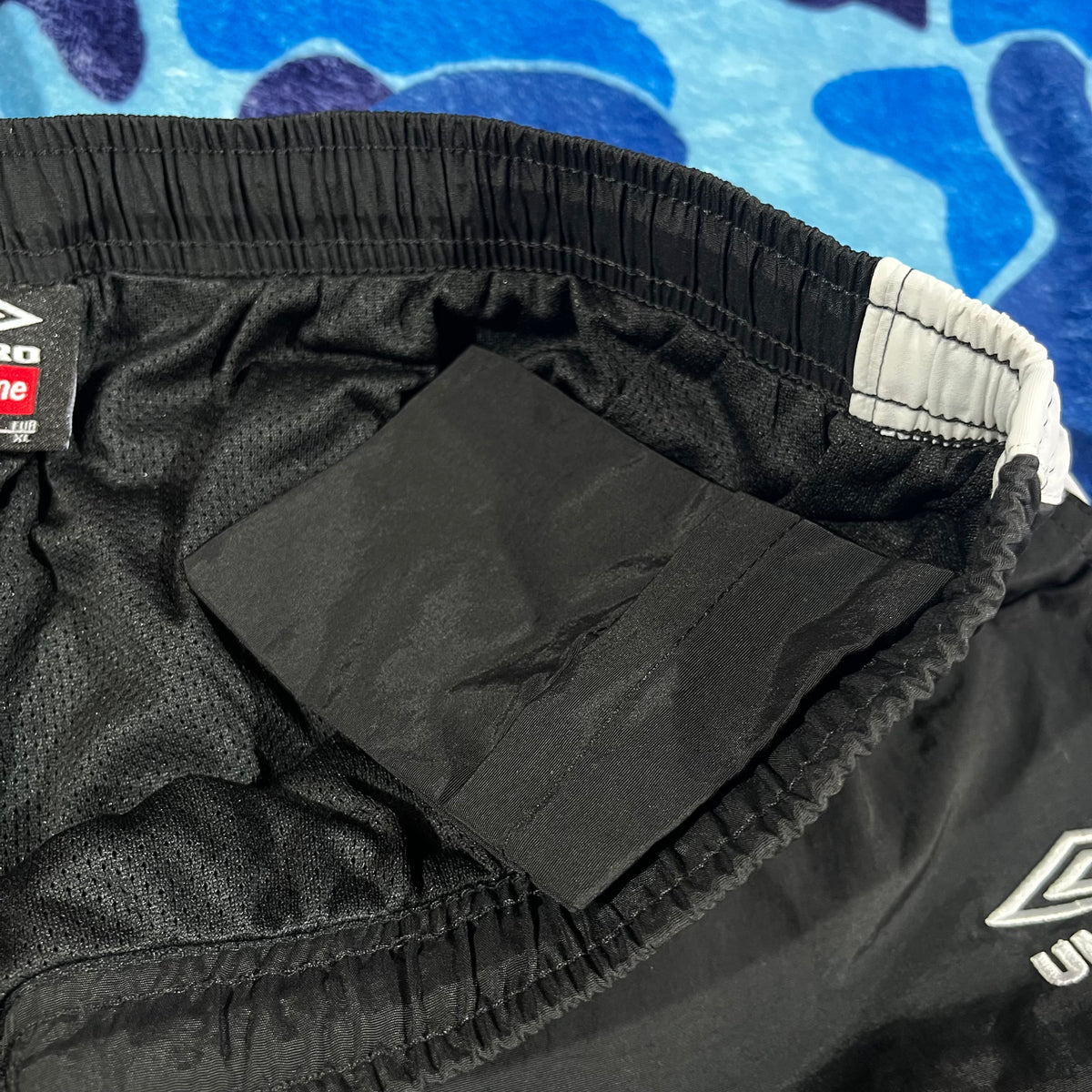 Conjunto Supreme X Umbro Negro L-XL