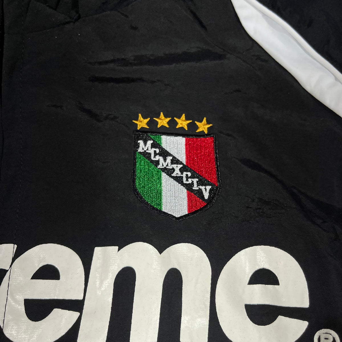 Conjunto Supreme X Umbro Negro L-XL