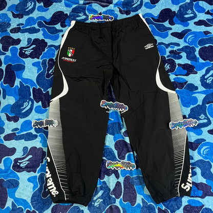 Conjunto Supreme X Umbro Negro L-XL