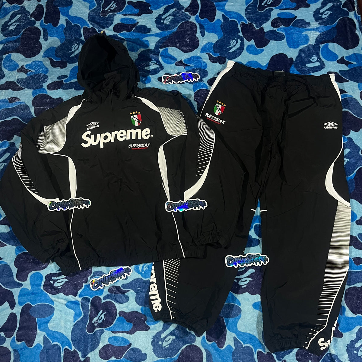 Conjunto Supreme X Umbro Negro L-XL