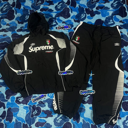 Conjunto Supreme X Umbro Negro L-XL