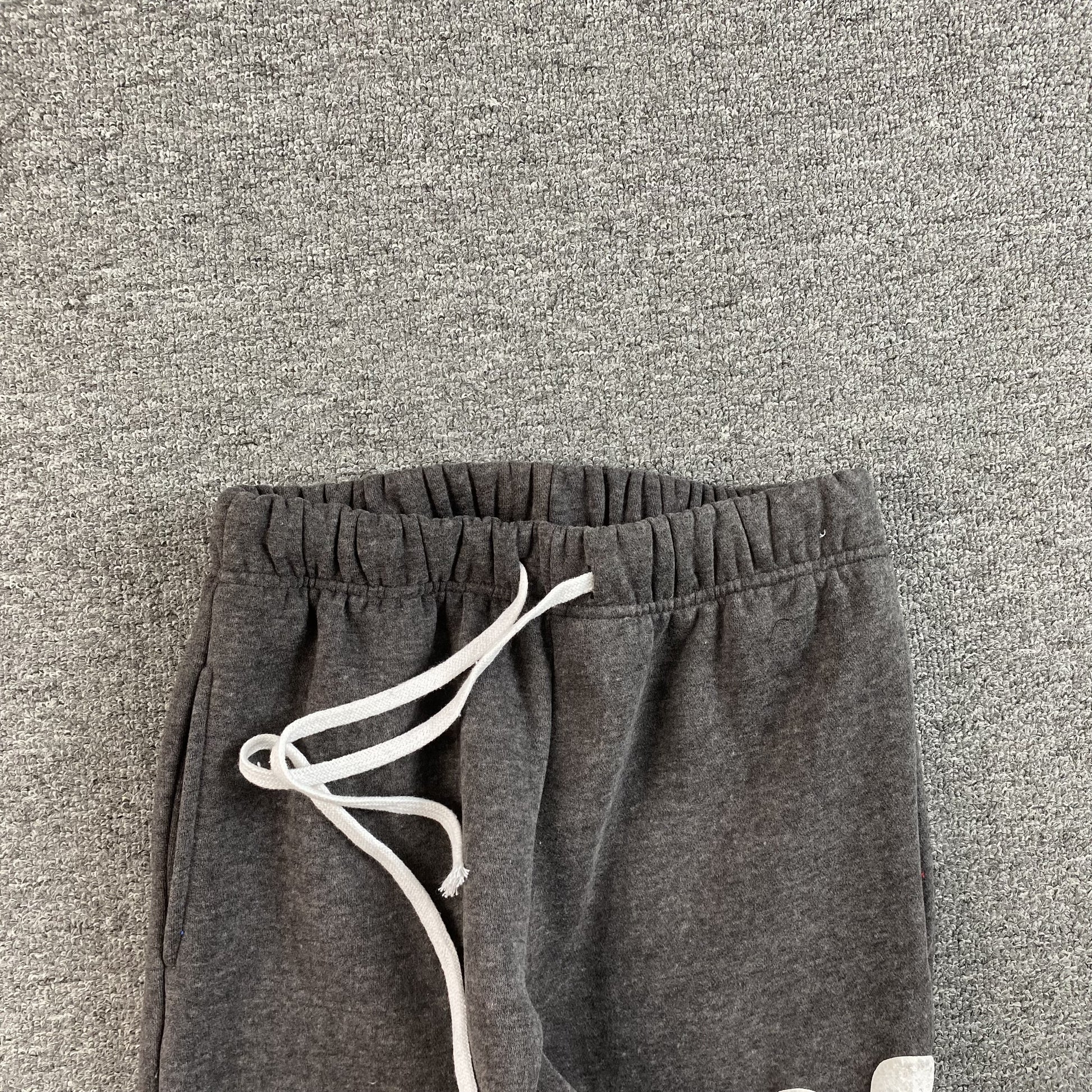 syna-world-syna-logo-pants-grey-5_55720024-Drip Store Argentina