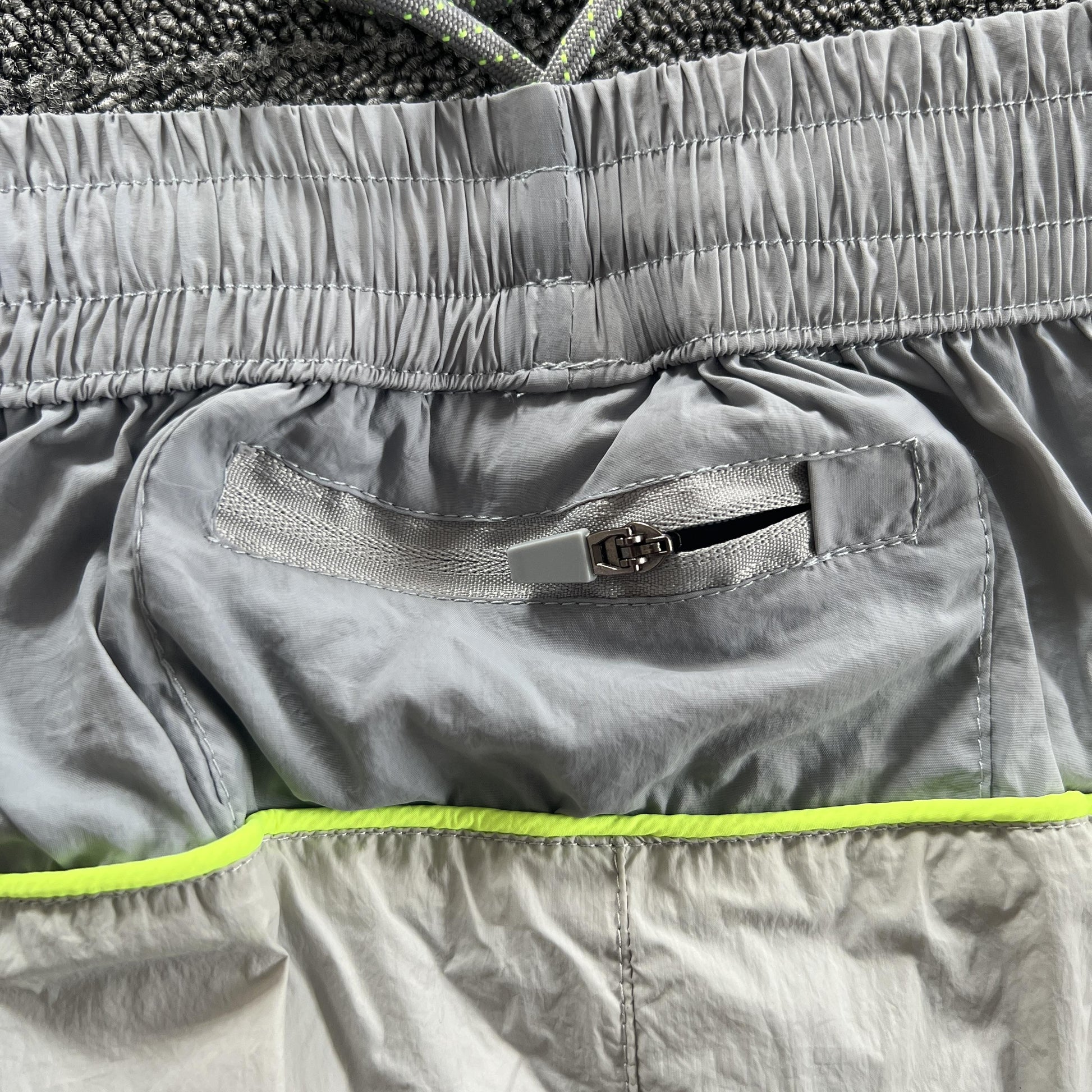 syna-world-syna-logo-shell-pants-grey-4-Drip Store Argentina