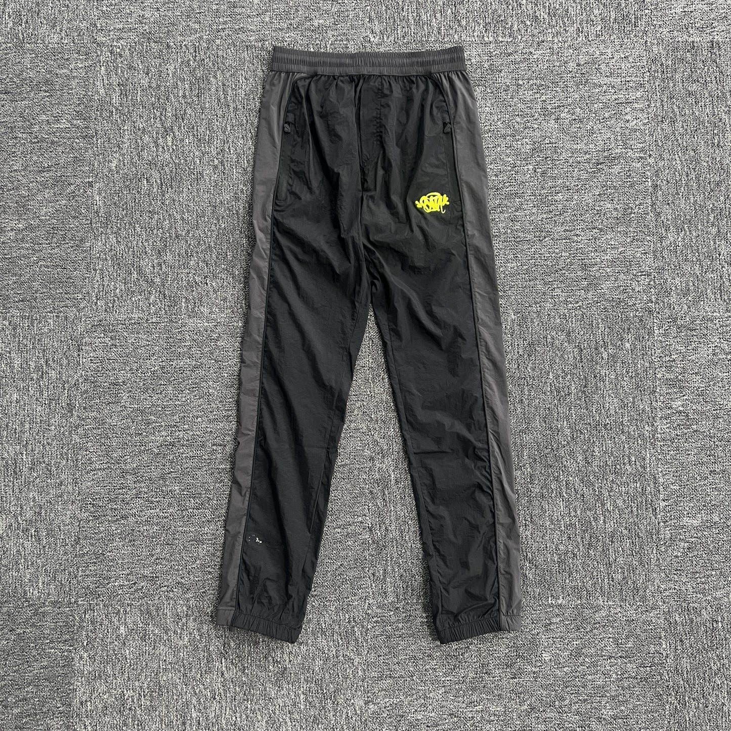 syna-world-syna-logo-shell-pants-black-Drip Store Argentina
