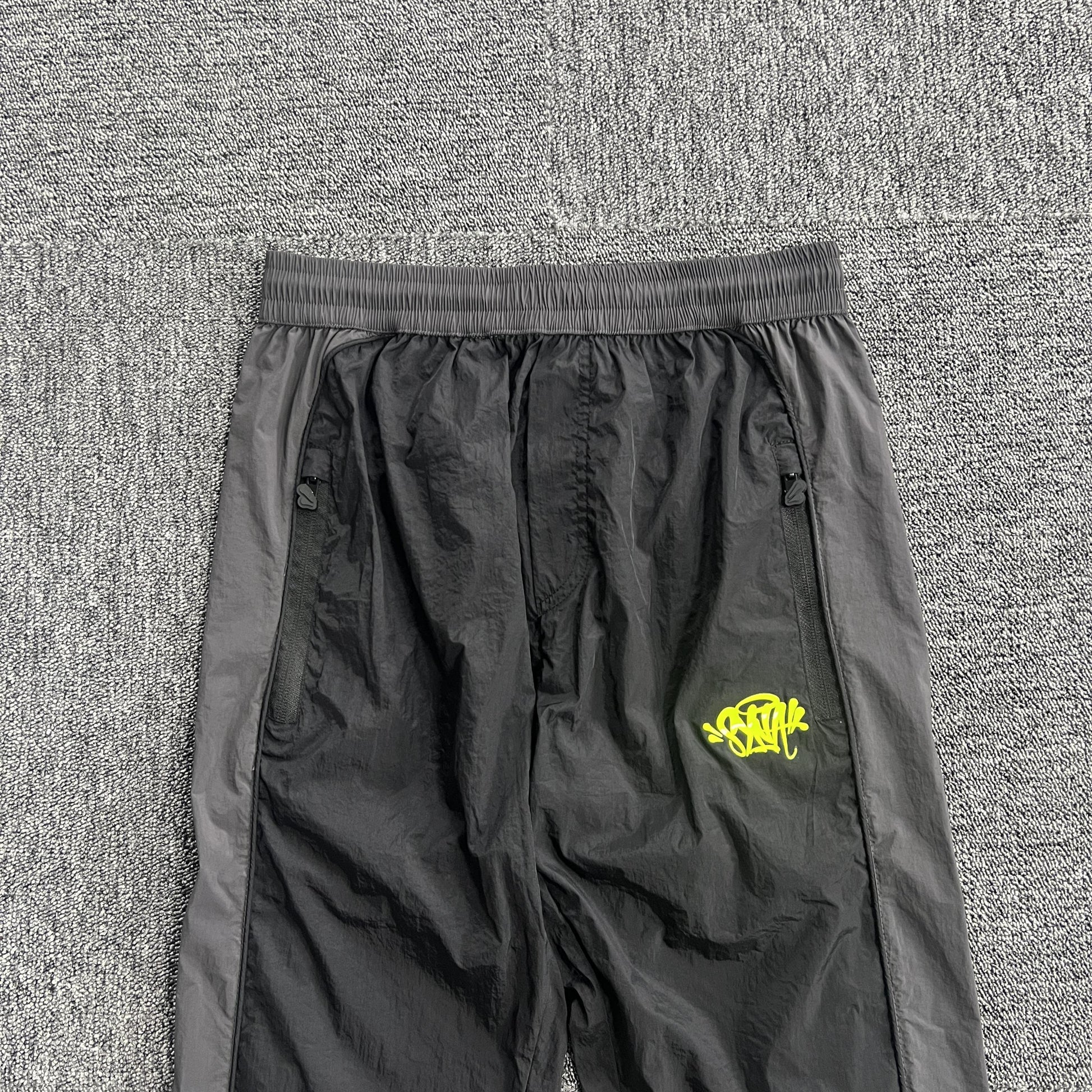 syna-world-syna-logo-shell-pants-black-3-Drip Store Argentina