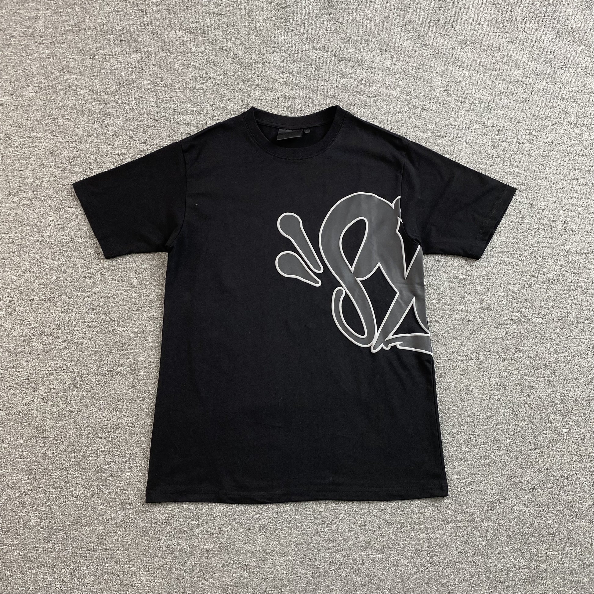 syna-world-syna-logo-t-shirtshort-set-black-2-Drip Store Argentina
