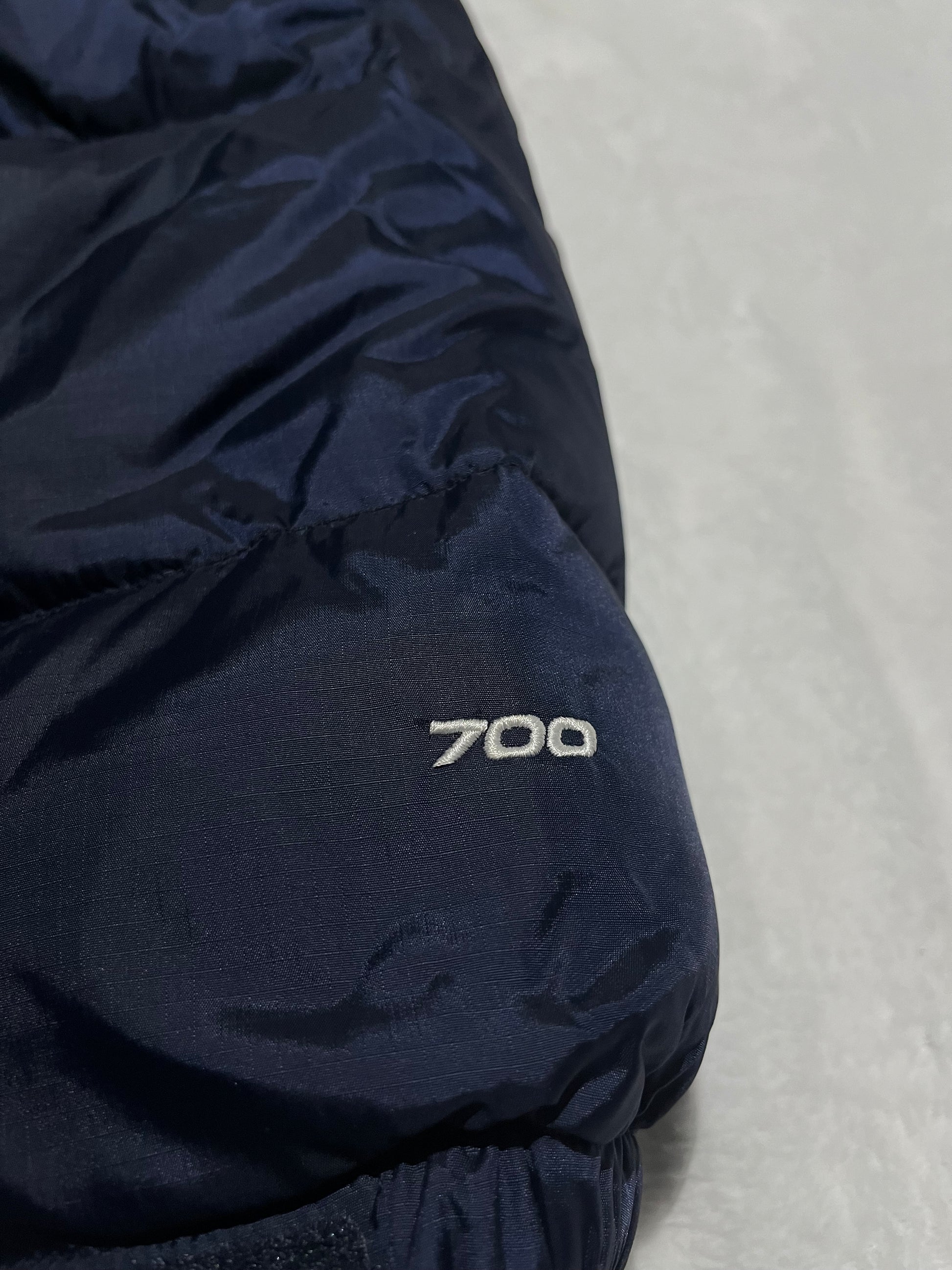 the-north-face-1996-retro-nuptse-700-fill-packable-jacket-navy-blue-3-Drip Store Argentina