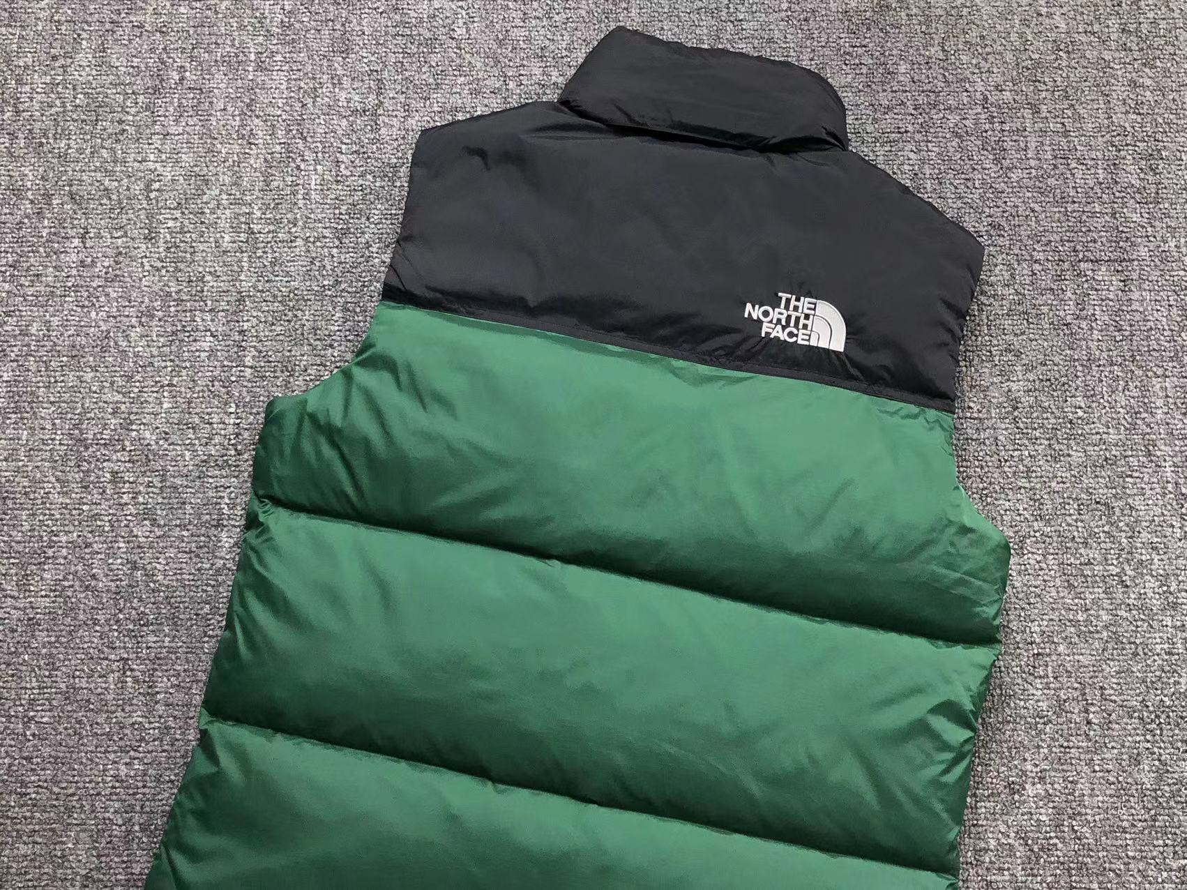 the-north-face-1996-retro-nuptse-vest-green-4-Drip Store Argentina