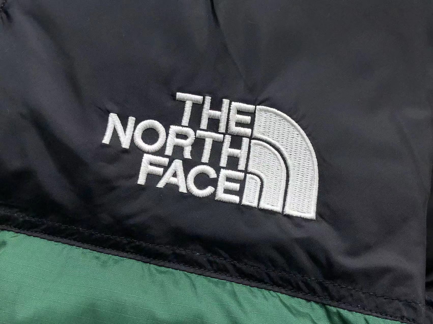 the-north-face-1996-retro-nuptse-vest-green-5-Drip Store Argentina