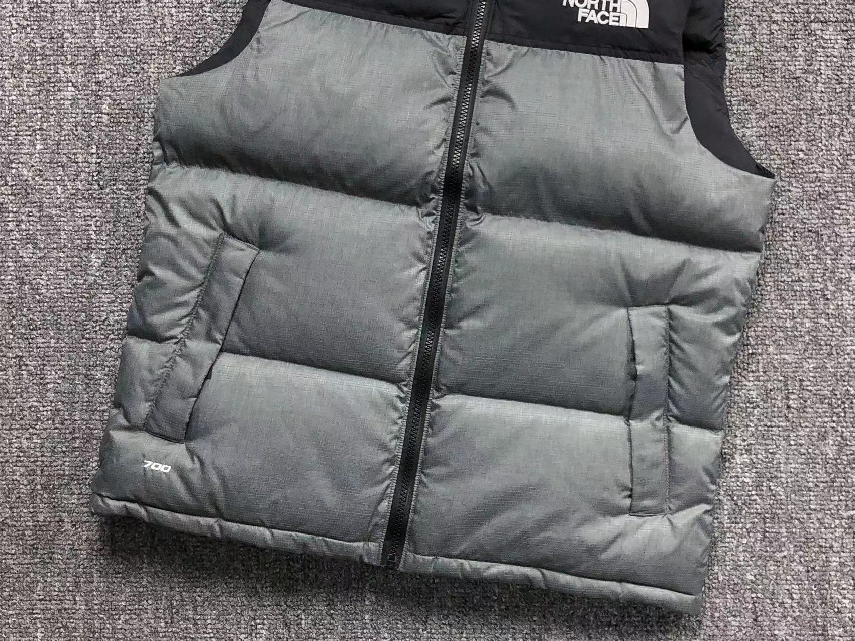 the-north-face-1996-retro-nuptse-vest-grey-7-Drip Store Argentina