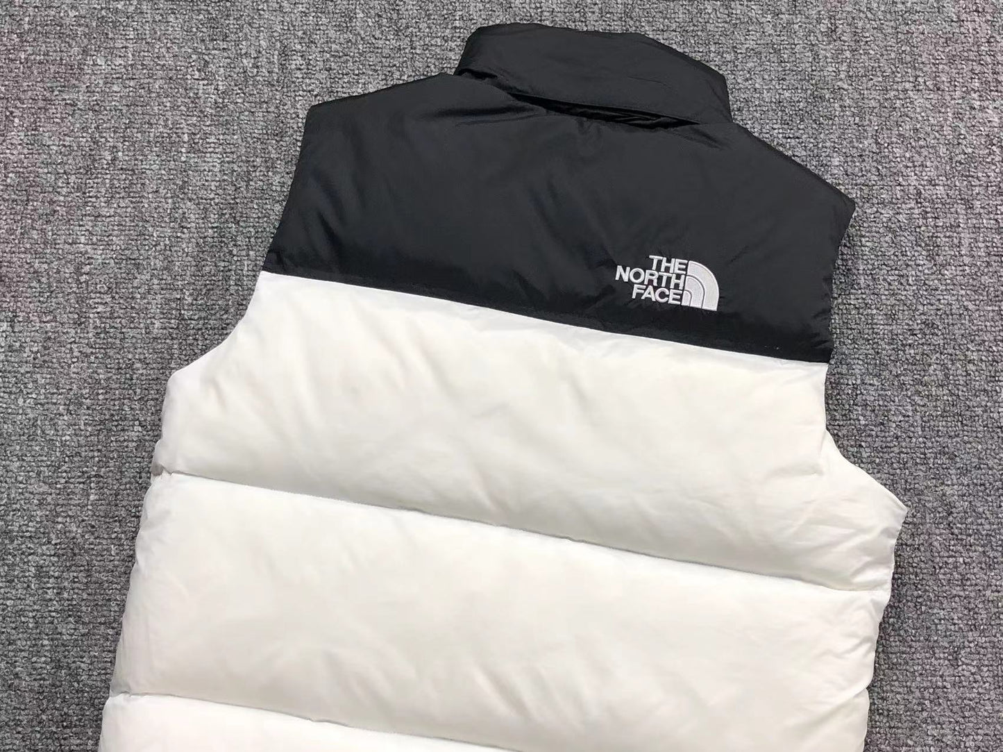 the-north-face-1996-retro-nuptse-vest-white-6-Drip Store Argentina