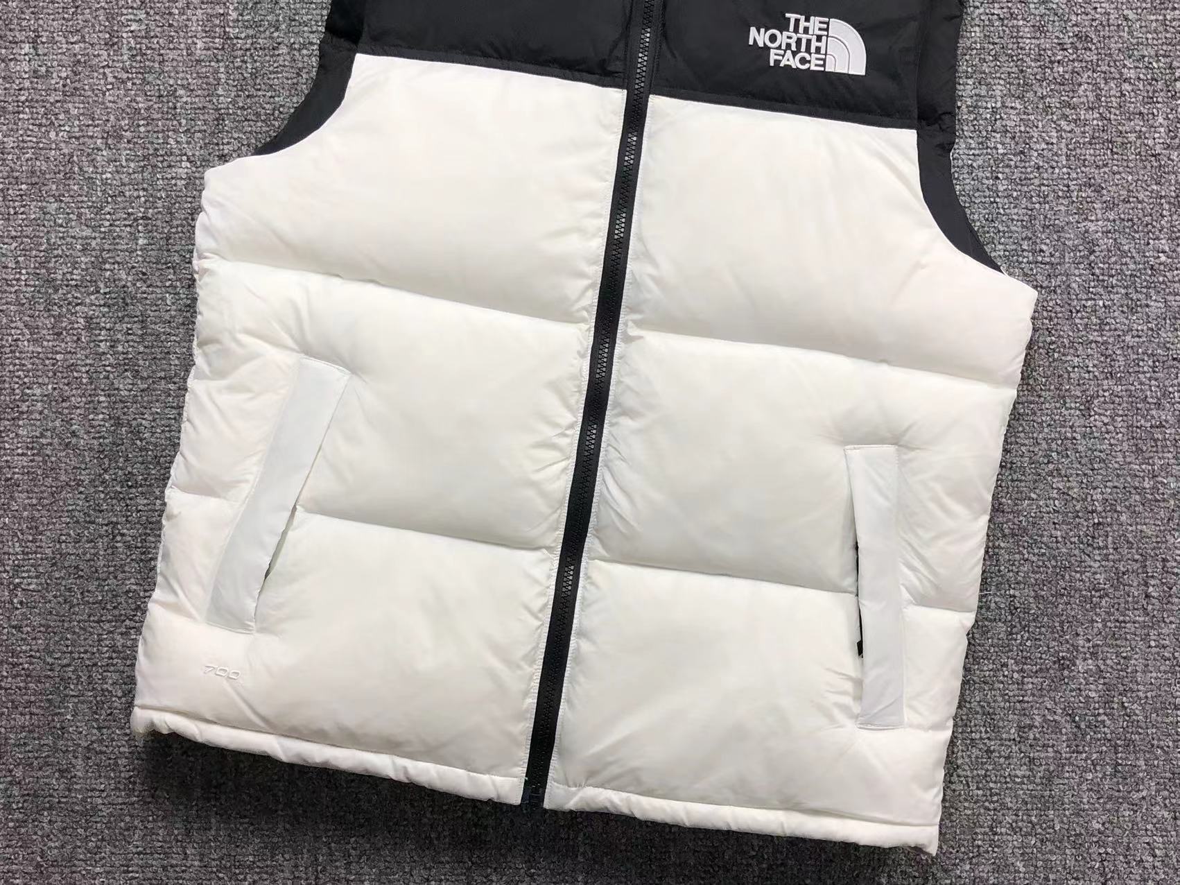 the-north-face-1996-retro-nuptse-vest-white-7-Drip Store Argentina