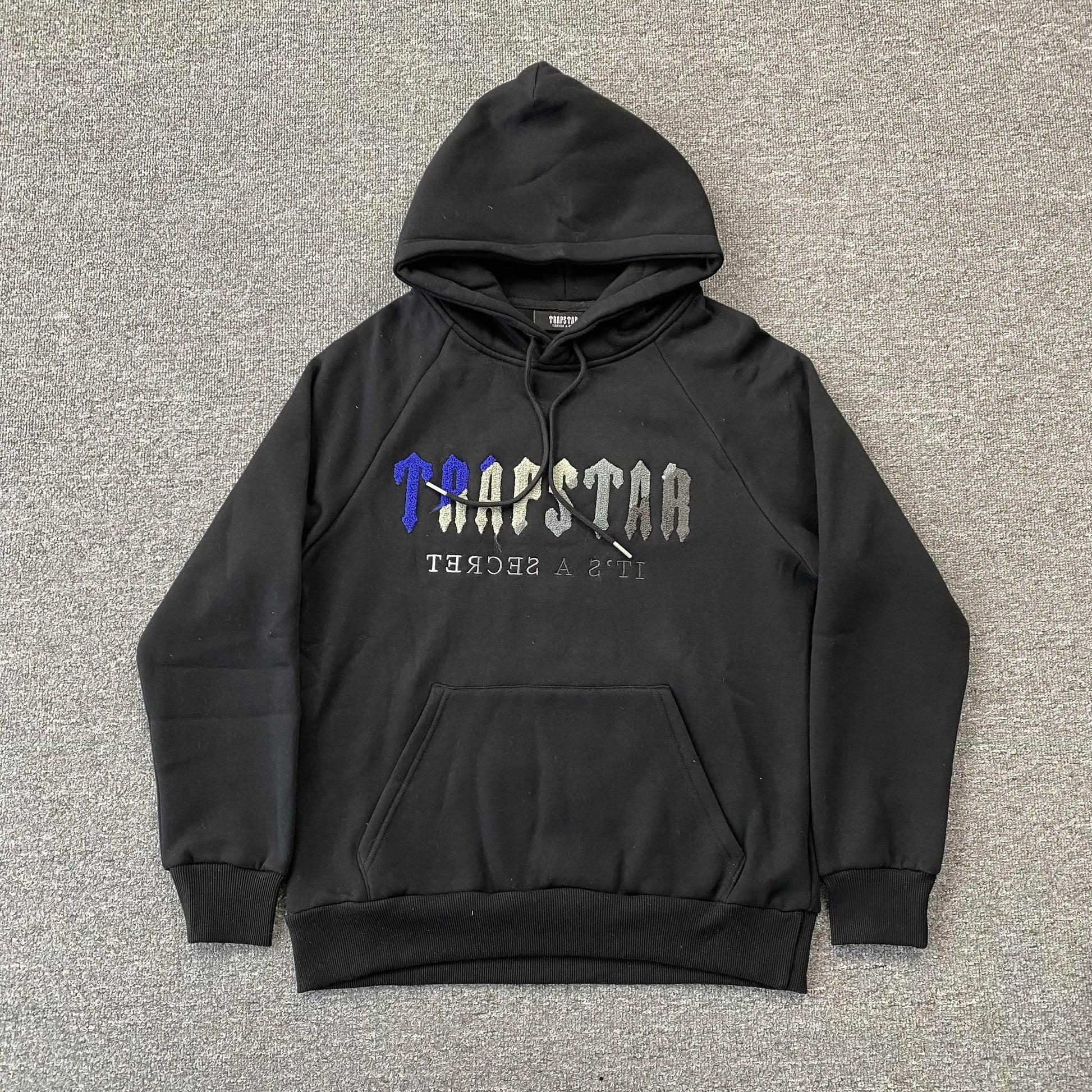 trapstar-chenille-decoded-tracksuit-black-ice-flavours-3-Drip Store Argentina