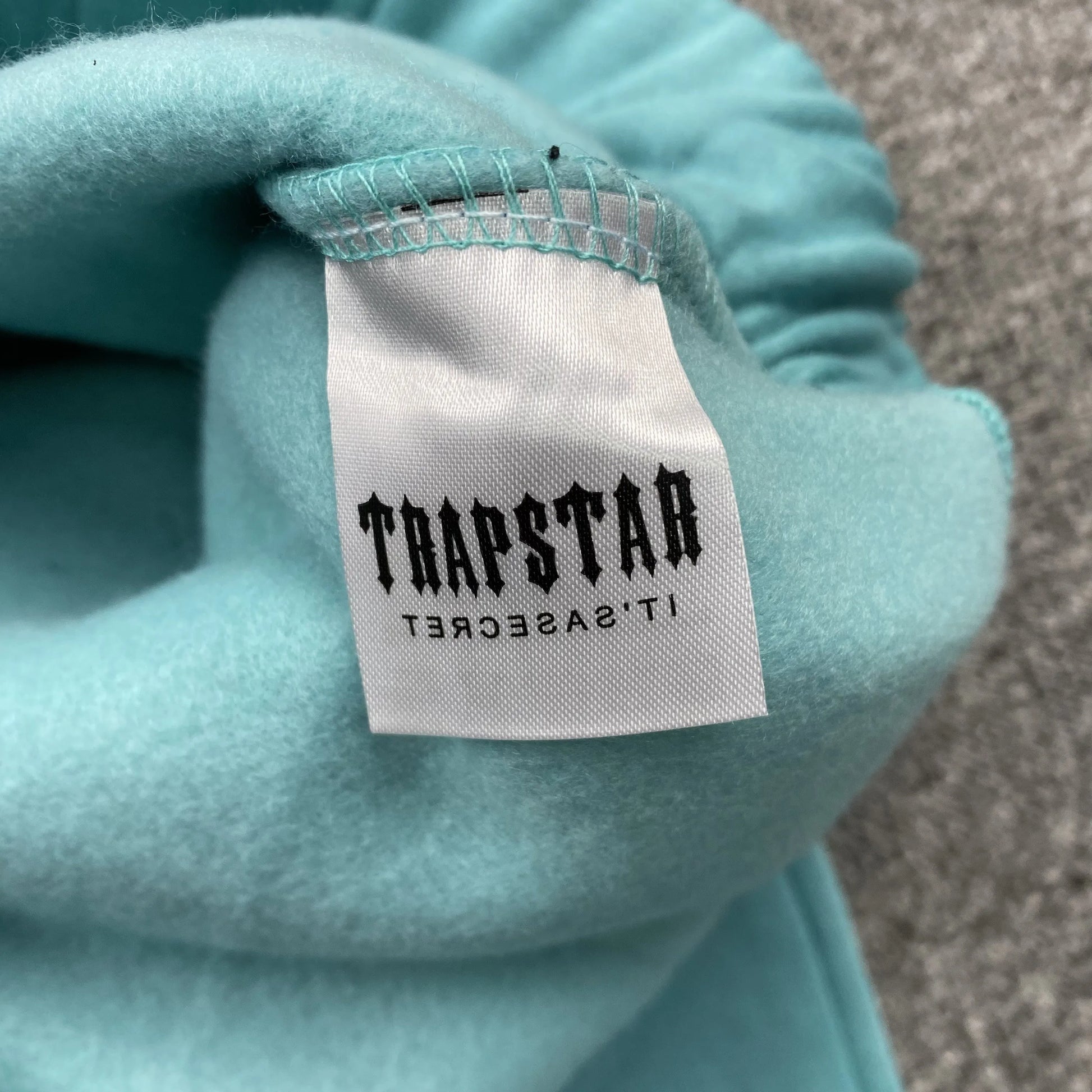 trapstar-chenille-decoded-tracksuit-citadel-white-10-Drip Store Argentina