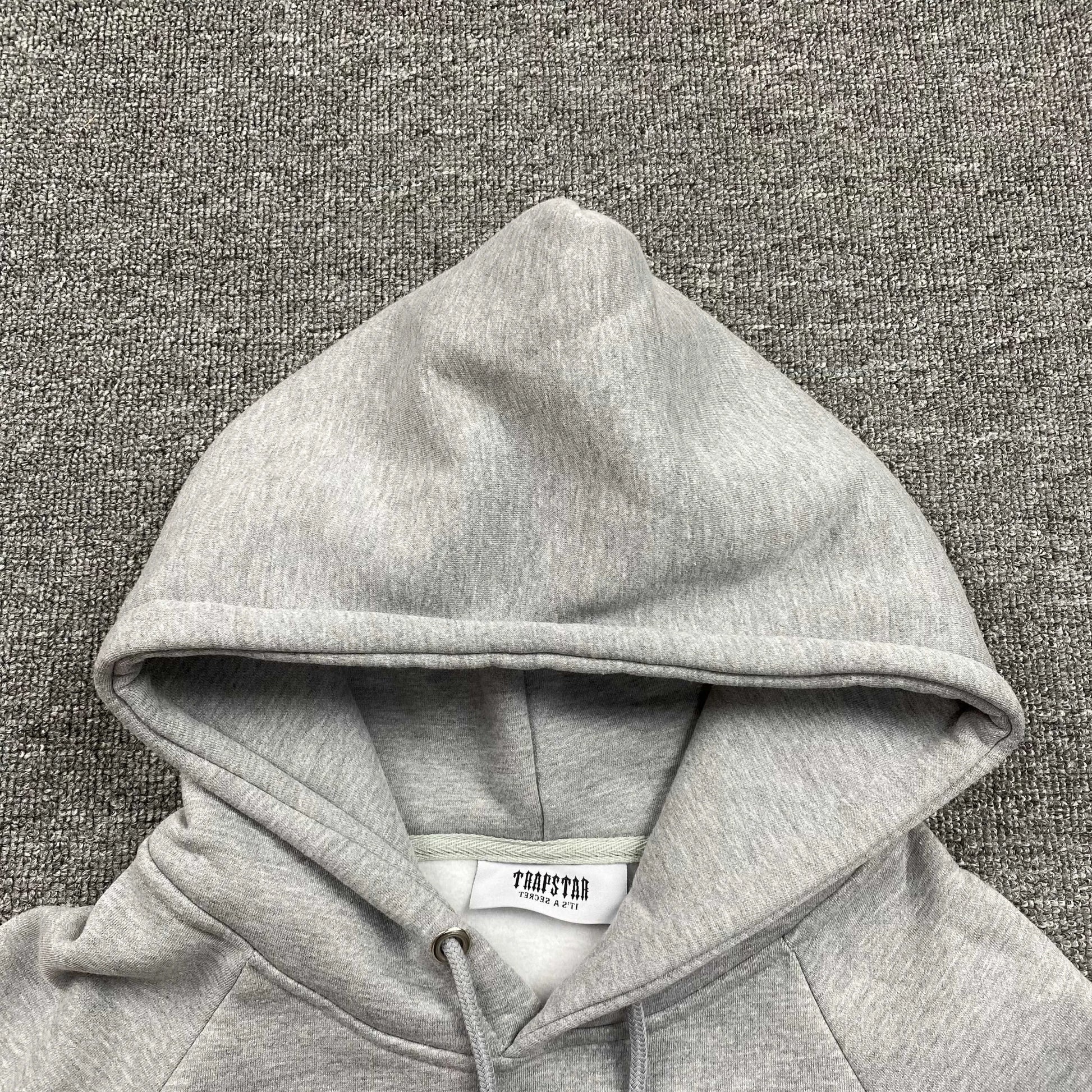 trapstar-chenille-decoded-tracksuit-grey-candy-4-Drip Store Argentina