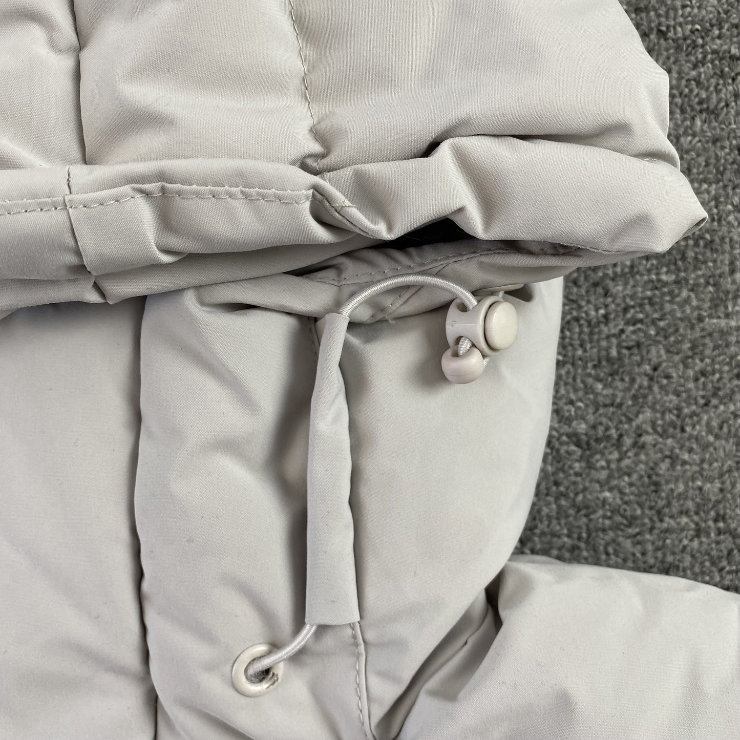 trapstar-hyperdrive-technical-puffer-jacket-light-grey-8-Drip Store Argentina