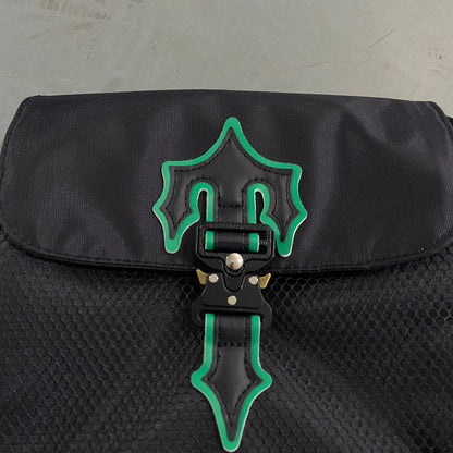 trapstar-irongate-1_0-crossbody-bag-black-green-2-Drip Store Argentina