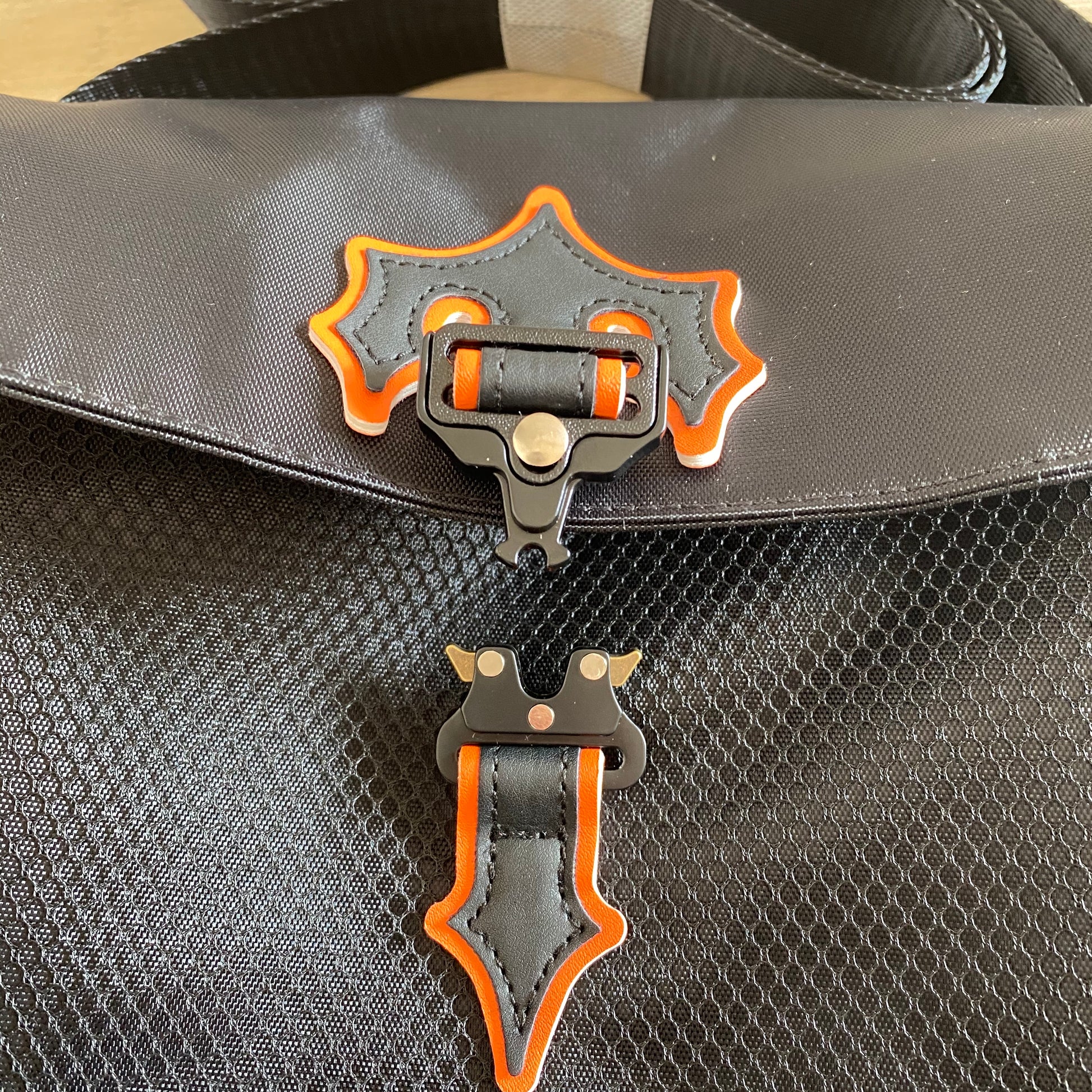 TRAPSTAR IRONGATE 1.0 CROSSBODY BAG BLACK ORANGE-Drip Store Argentina