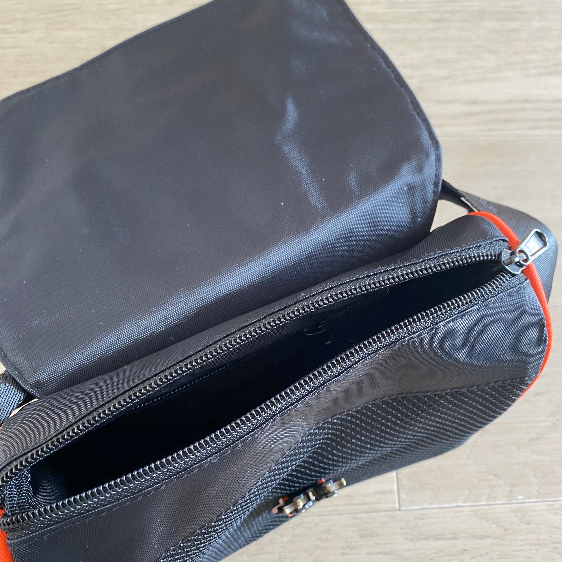 TRAPSTAR IRONGATE 1.0 CROSSBODY BAG BLACK ORANGE-Drip Store Argentina