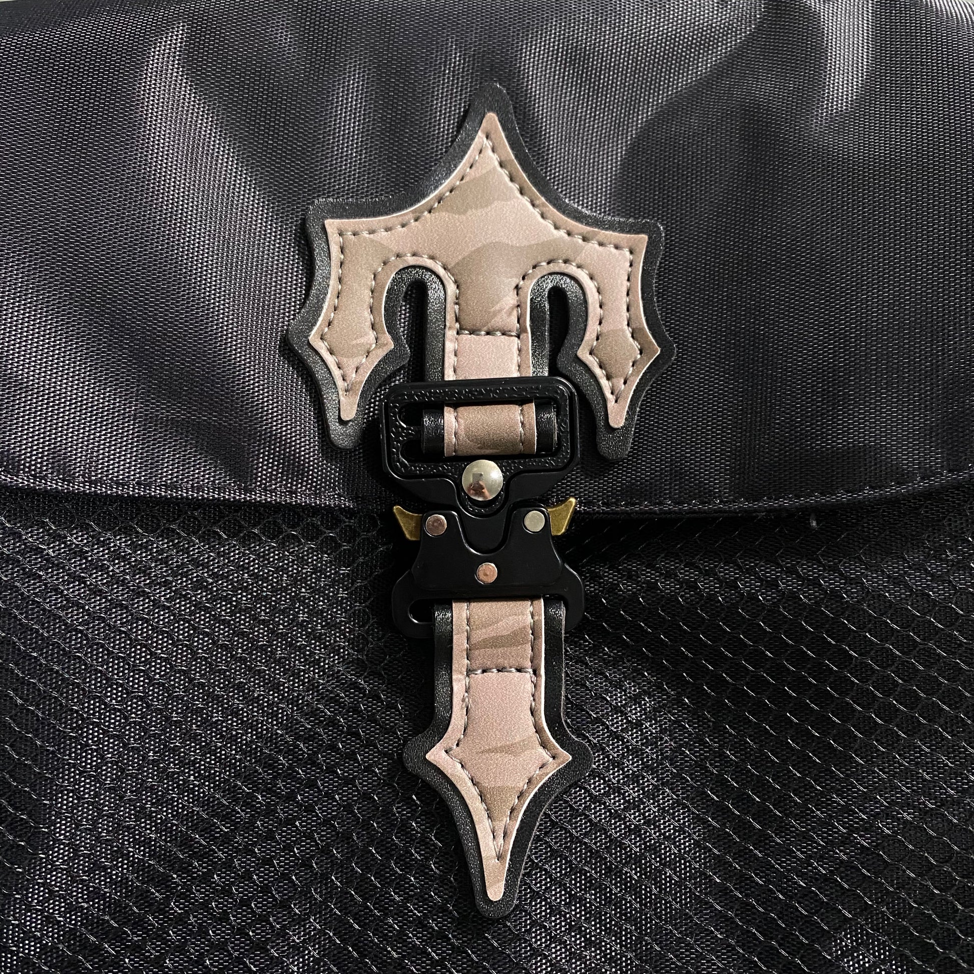 TRAPSTAR IRONGATE 1.0 CROSSBODY BAG BLACK TIGER CAMO-Drip Store Argentina