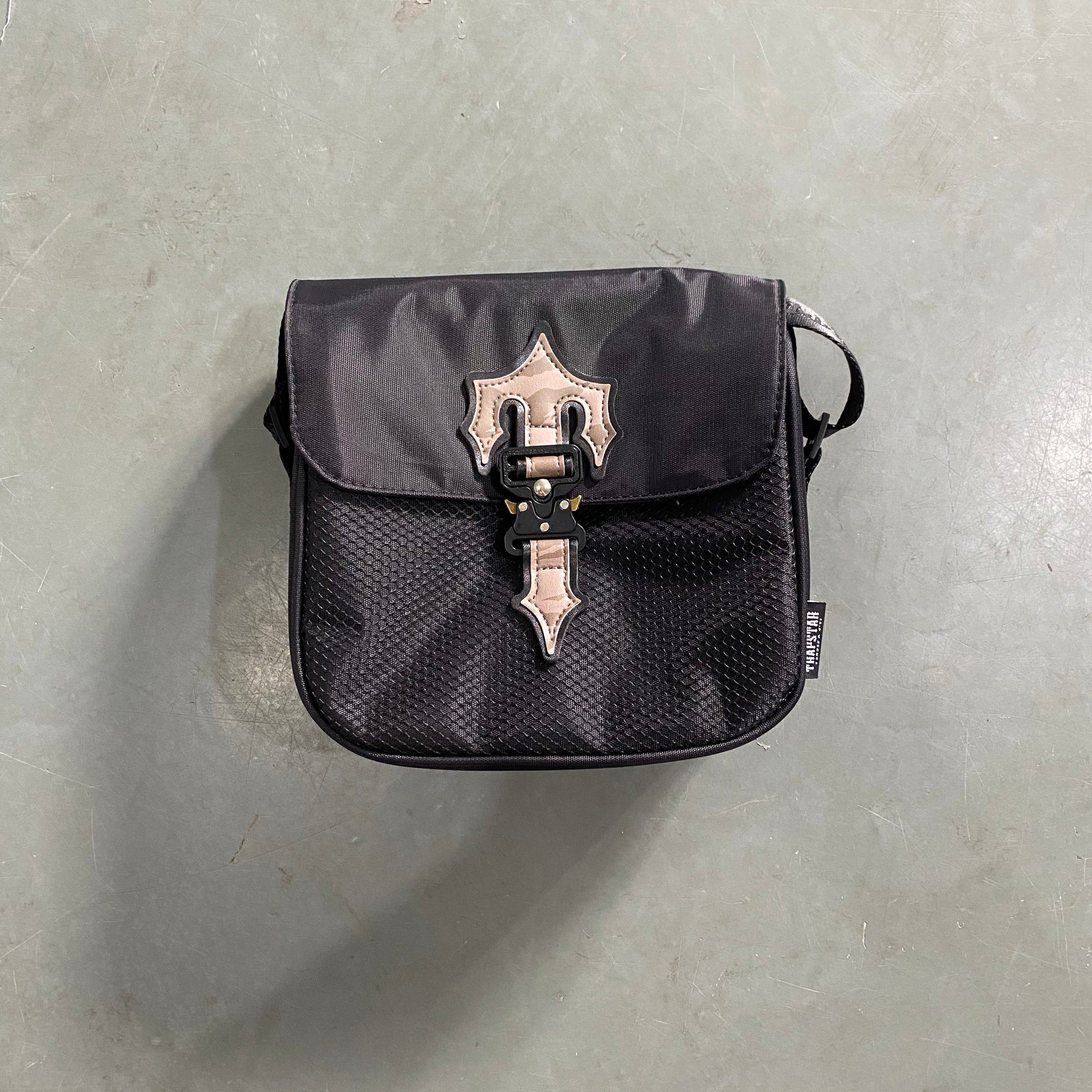 TRAPSTAR IRONGATE 1.0 CROSSBODY BAG BLACK TIGER CAMO-Drip Store Argentina
