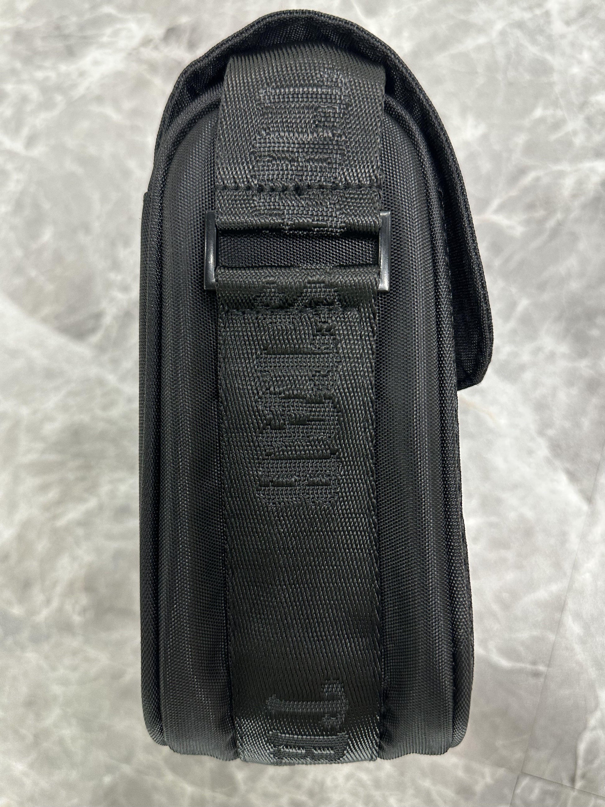 trapstar-irongate-1_0-crossbody-bag-gradient-blue-4_acbef0c5-Drip Store Argentina