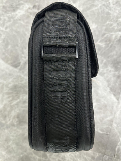 trapstar-irongate-1_0-crossbody-bag-gradient-blue-4_acbef0c5-Drip Store Argentina