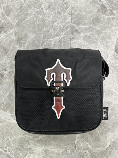 trapstar-irongate-1_0-crossbody-bag-gradient-red-Drip Store Argentina