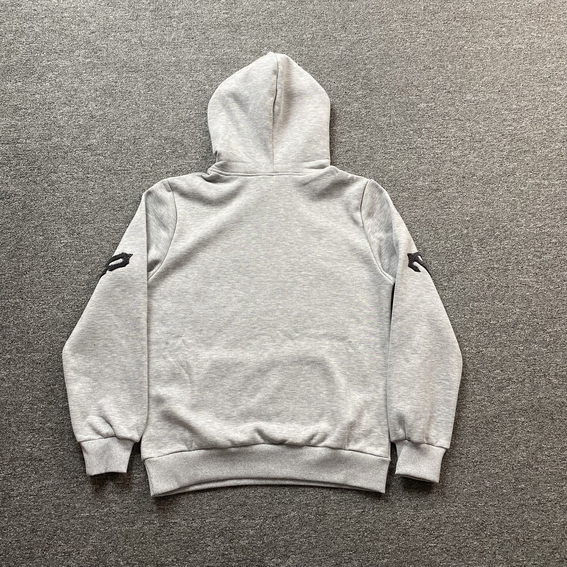 trapstar-irongate-arch-chenille-2_0-tracksuit-grey-6_1c338e08-Drip Store Argentina