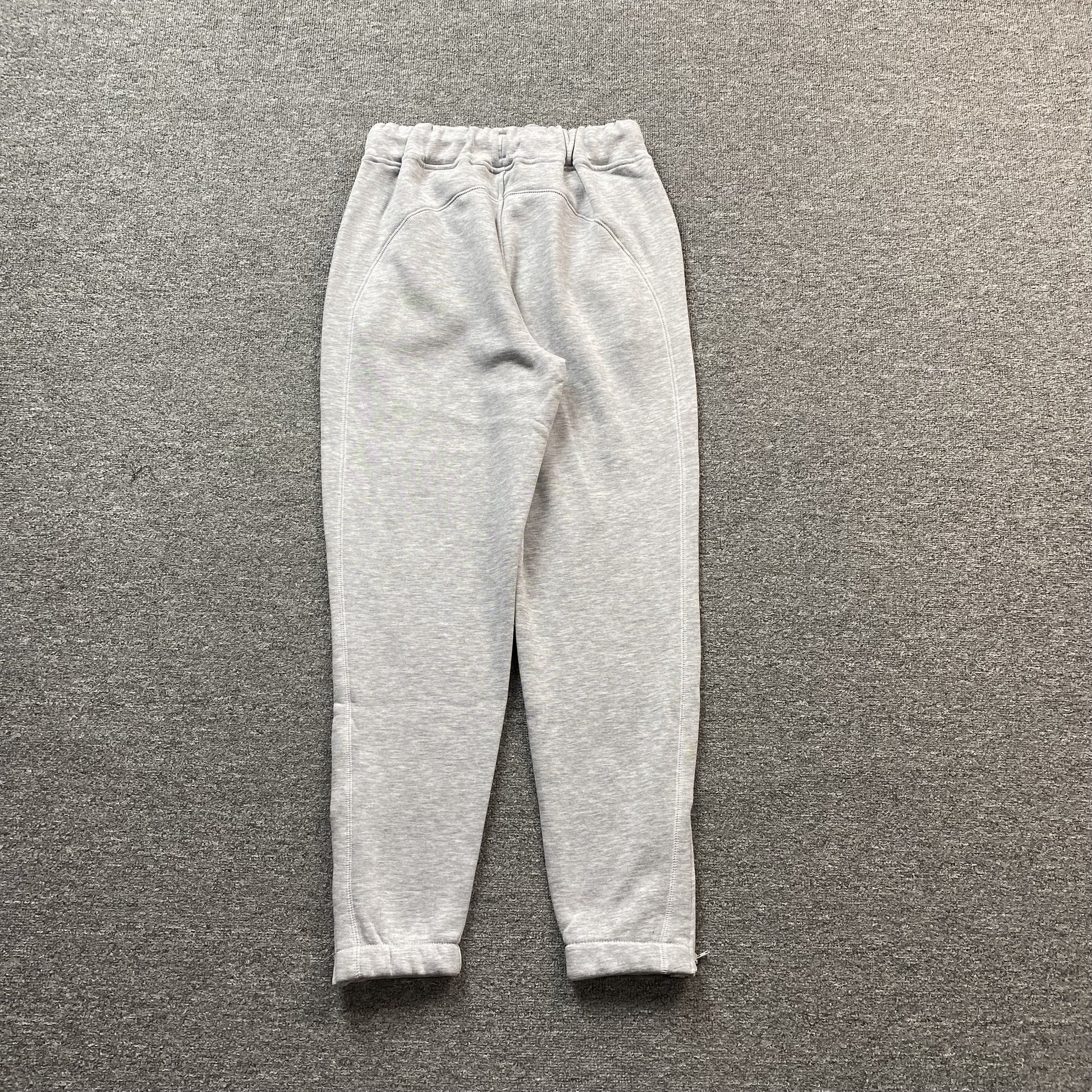 trapstar-irongate-arch-chenille-tracksuit-grey-8_0ee30e1e-Drip Store Argentina
