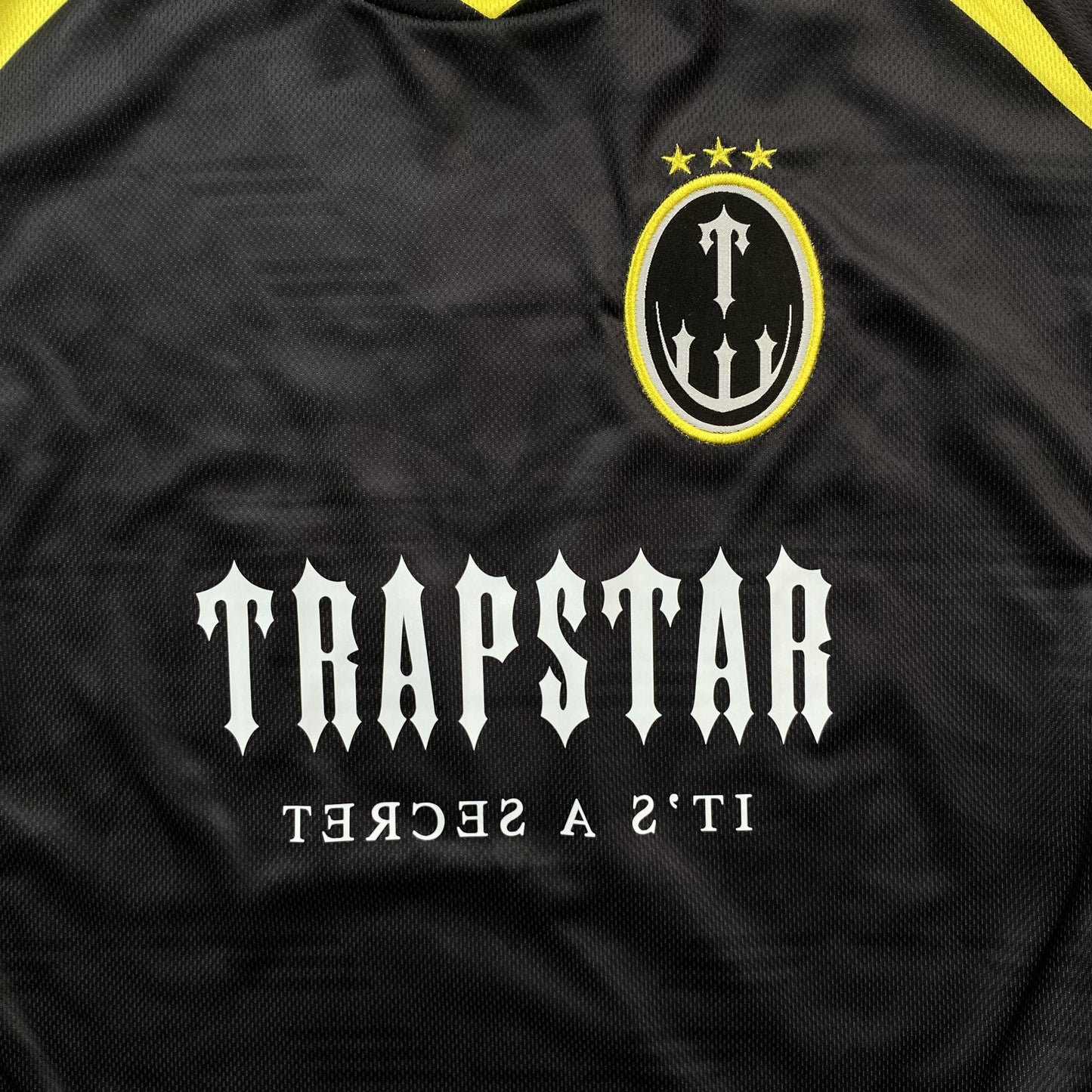 trapstar-irongate-football-jersey-black-yellow-4-Drip Store Argentina