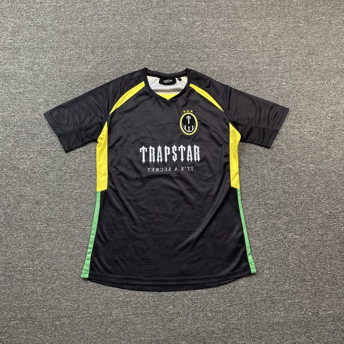 trapstar-irongate-football-jersey-black-yellow-Drip Store Argentina