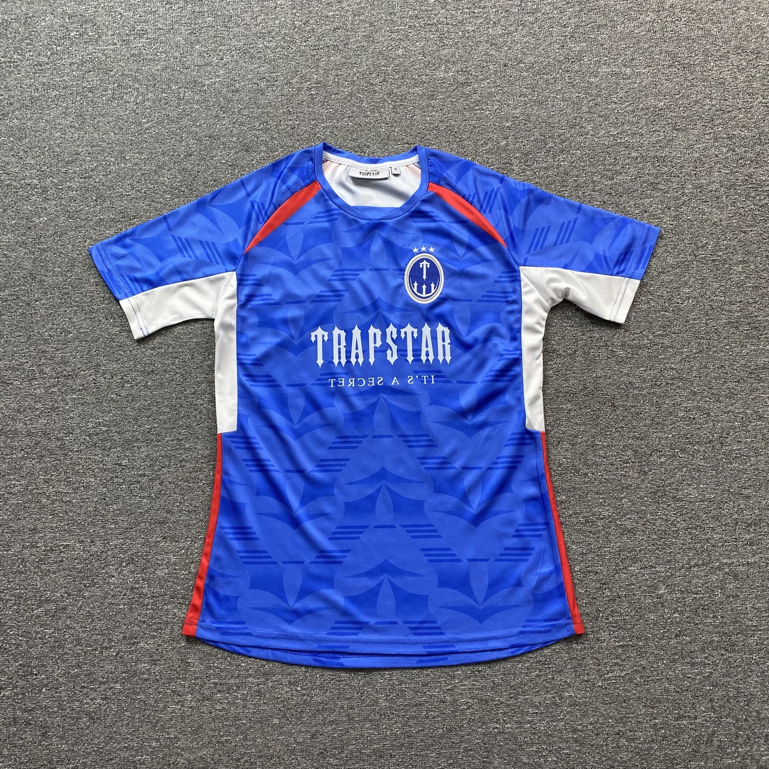trapstar-irongate-football-jersey-blue-red-Drip Store Argentina
