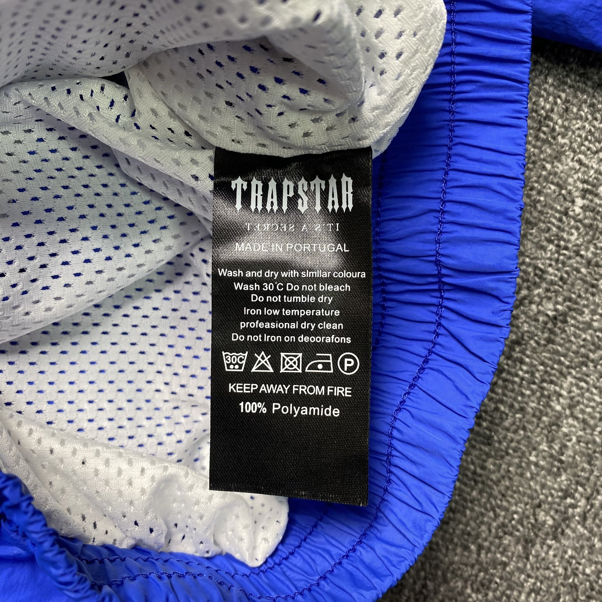 trapstar-irongate-shell-tracksuit-2_0-blue-white-9-Drip Store Argentina