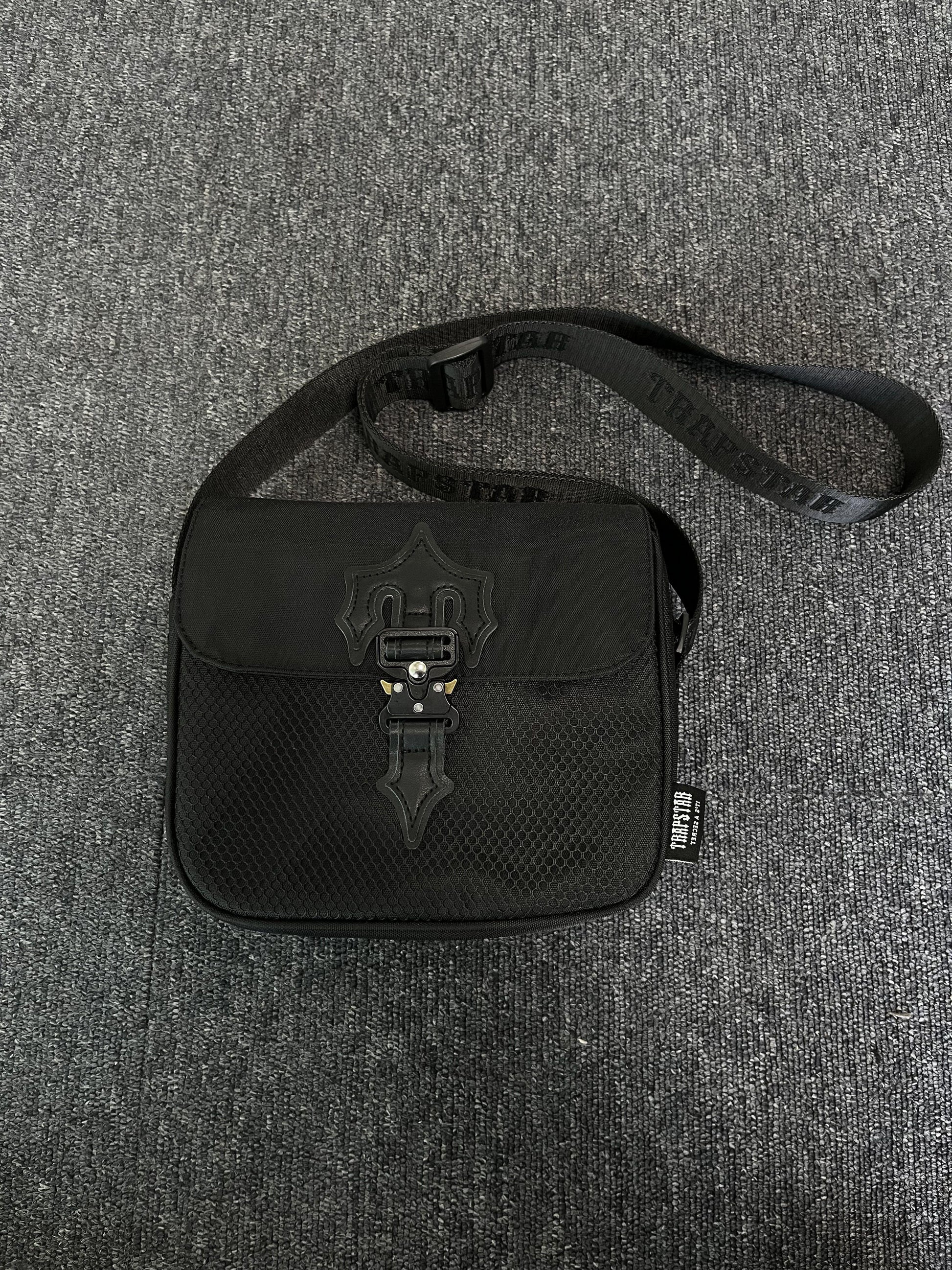 TRAPSTAR IRONGATE T CROSSBODY BAG BLACK EDITION-Drip Store Argentina