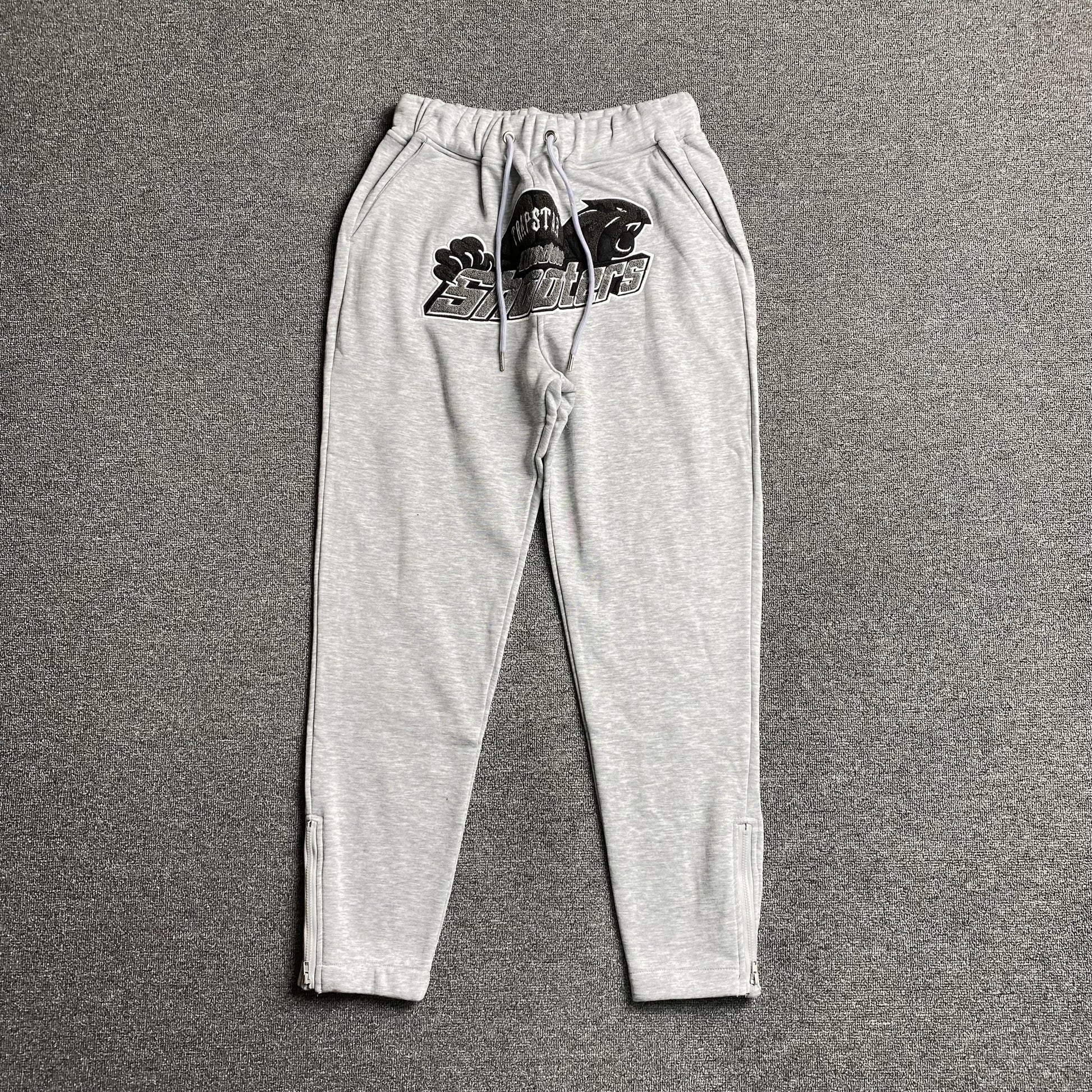 trapstar-shooters-tracksuit-grey-black-3-Drip Store Argentina