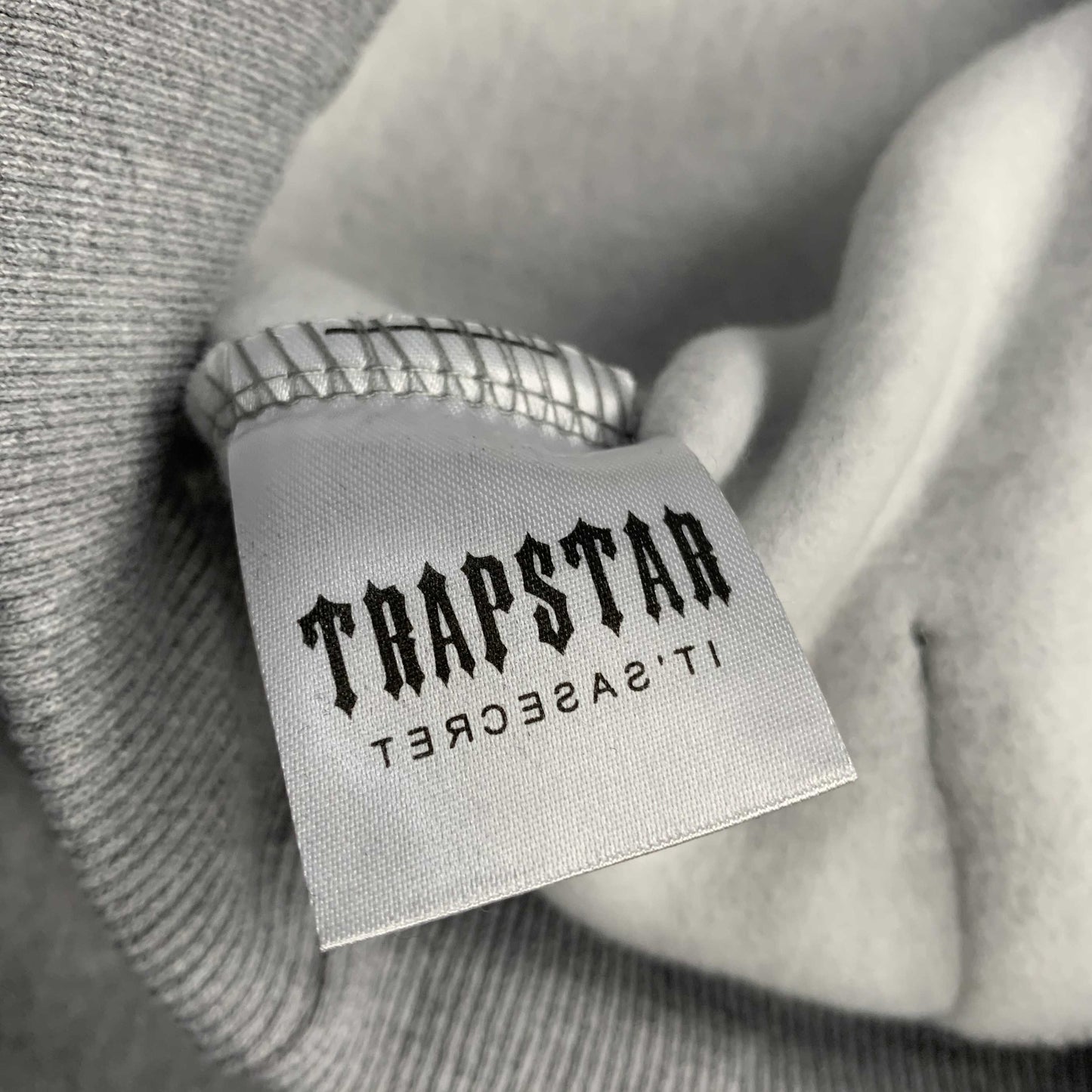 trapstar-shooters-tracksuit-grey-red-12-Drip Store Argentina