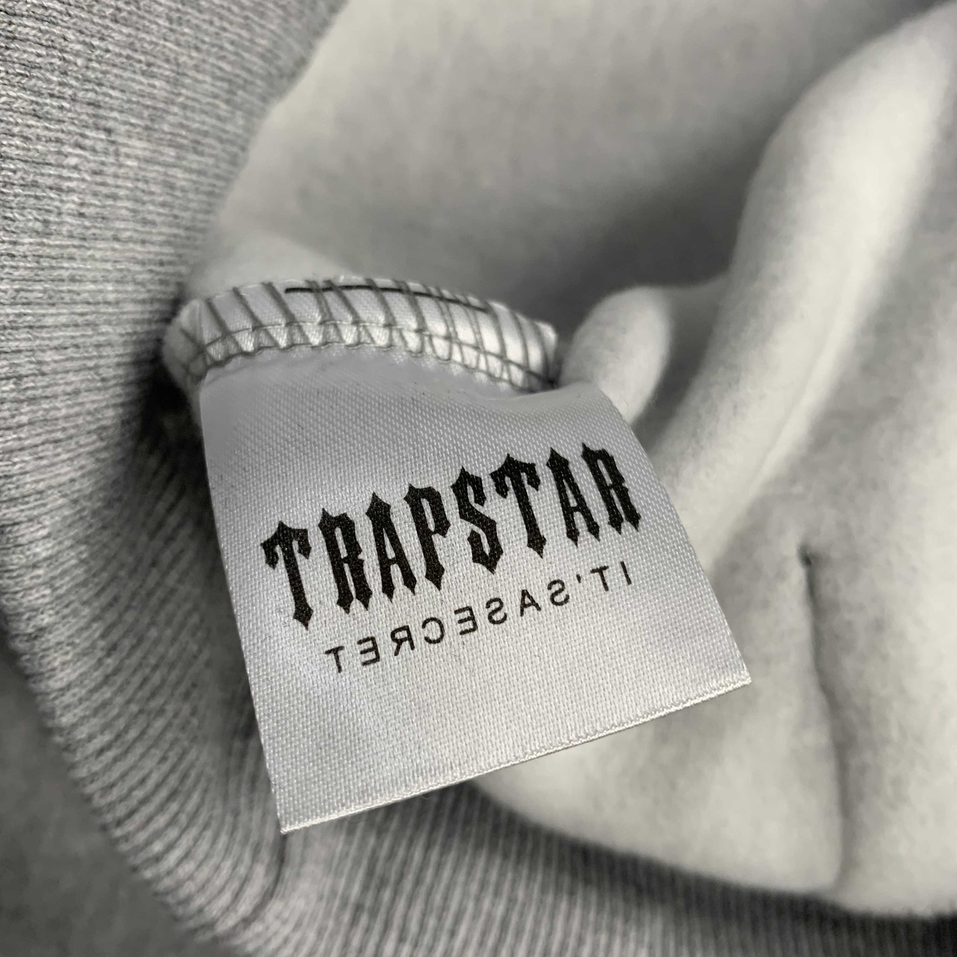 trapstar-shooters-tracksuit-grey-red-12-Drip Store Argentina