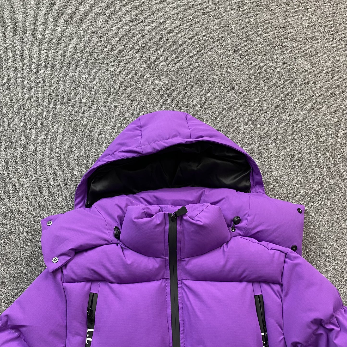 trapstar-x-awful-lot-of-cough-syrup-puffer-jacket-purple-8-Drip Store Argentina
