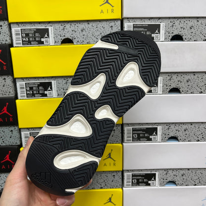 YEEZY BOOST 700 V2 STATIC