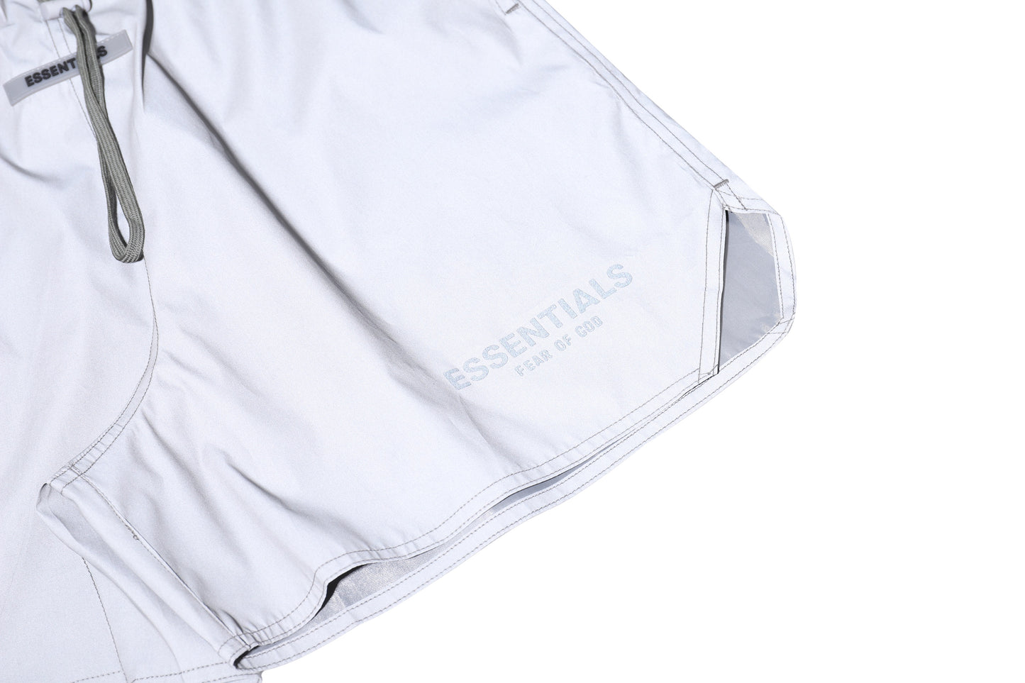 fear-of-god-essentials-volley-shorts-silver-reflective-4-Drip Store Argentina