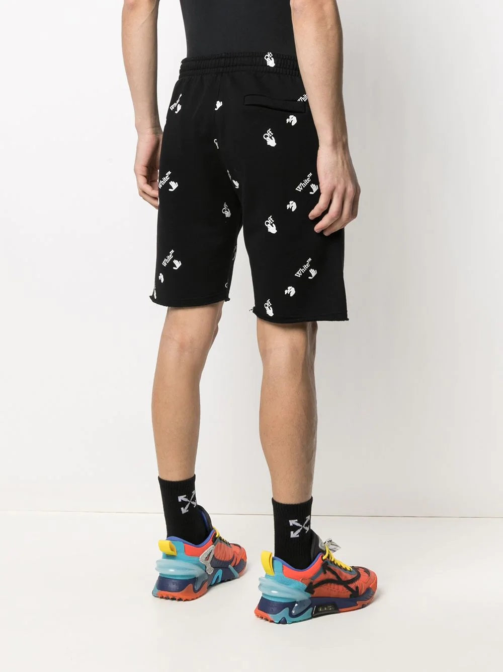 off-white-all-over-logo-print-shorts-3-Drip Store Argentina